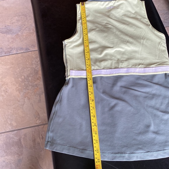 Vintage LULULEMON Fitness Top with Built-in-Bra Size Small - Picture 9 of 10